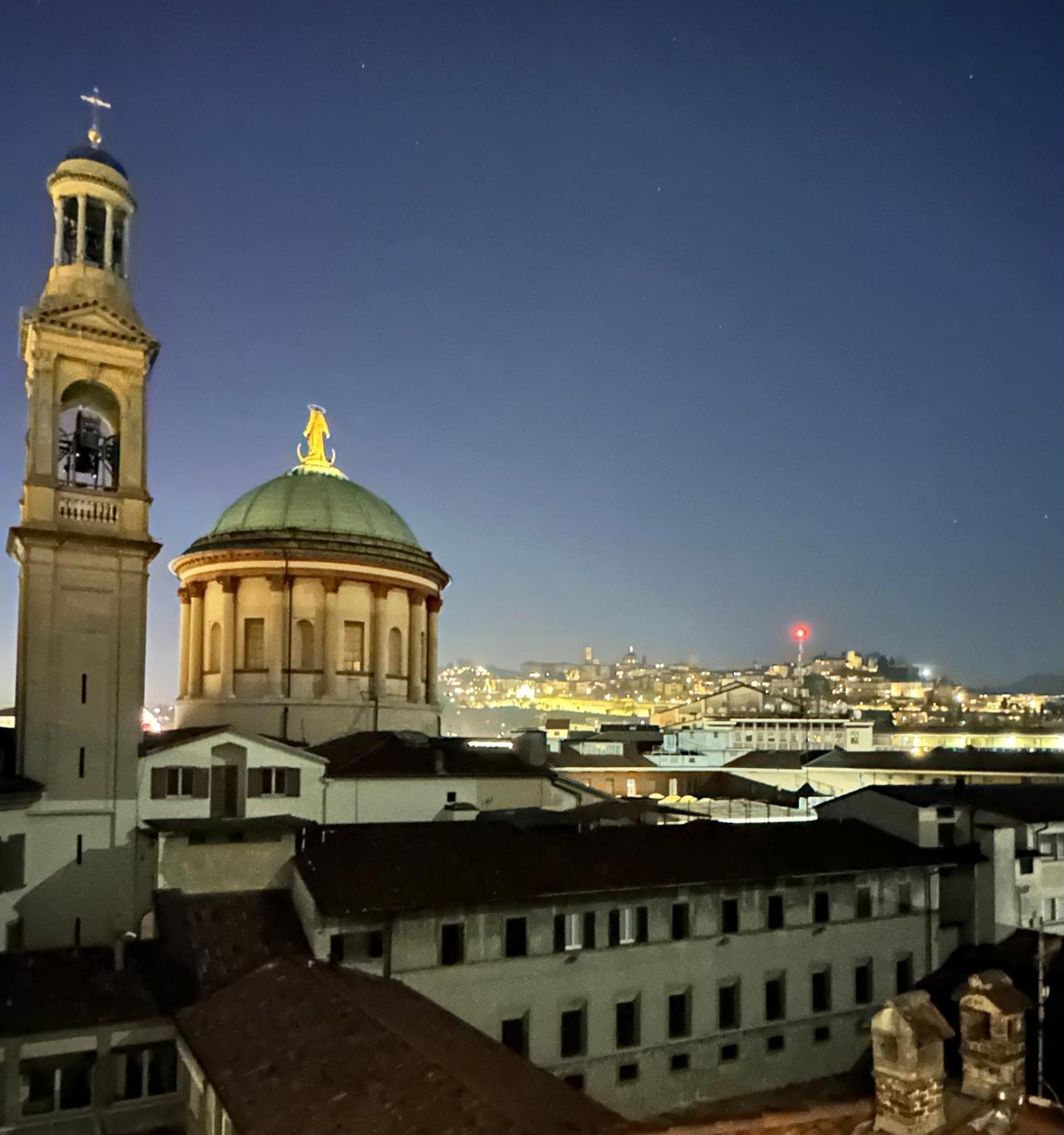 San Francesco Skyline Apartment Bergamo Bagian luar foto