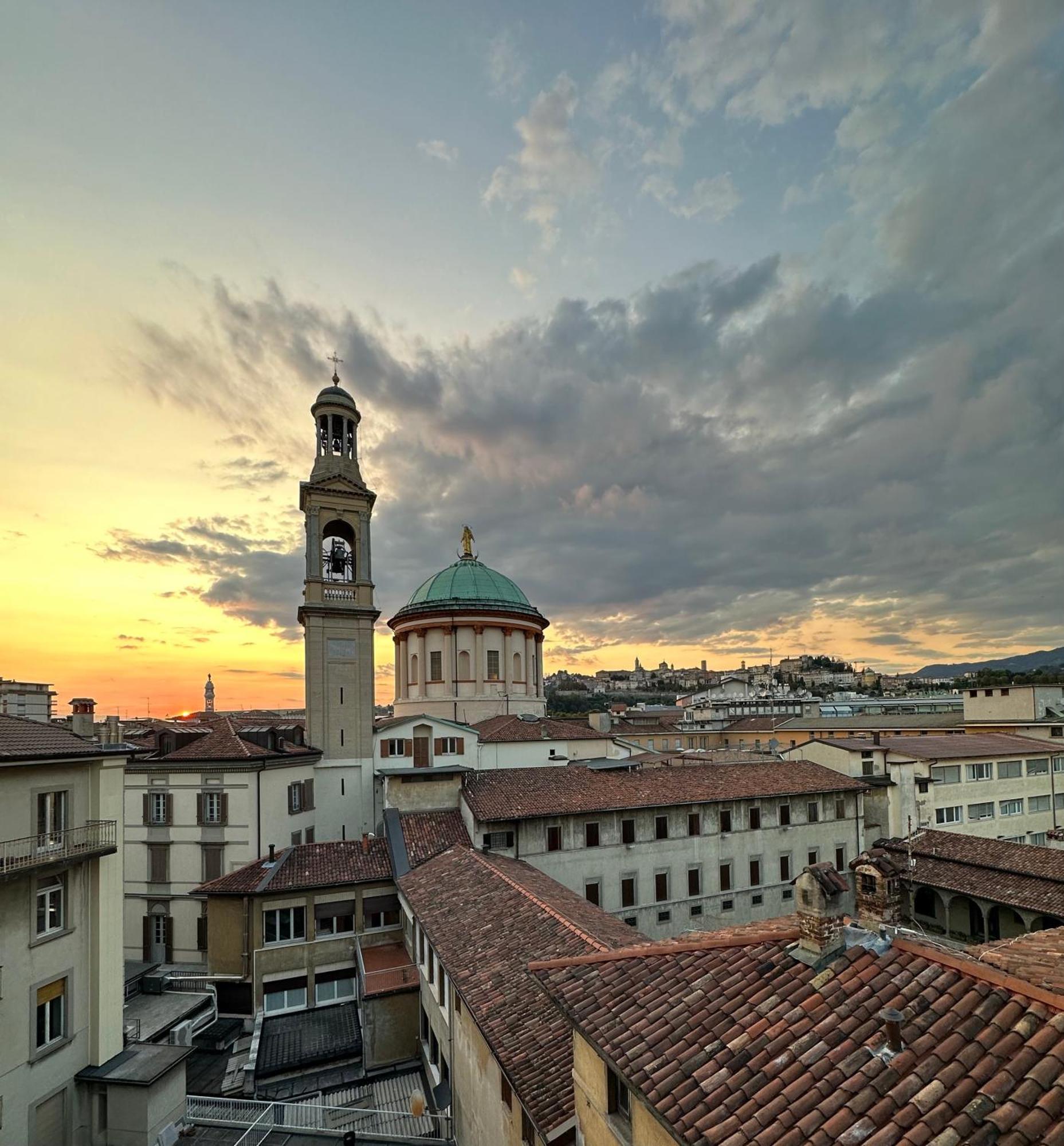 San Francesco Skyline Apartment Bergamo Bagian luar foto
